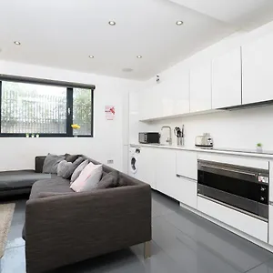 https://pristine-rooms-in-central-london.cambridgehotelsuk.com
