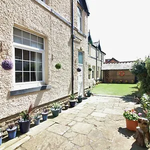 https://the-coach-house-apartment.hotelsin-chester.com