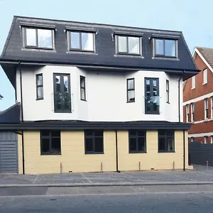 https://luxury-3-bedroom-apartment-near-bournemouth-beach-poole.tophotelsbath.com