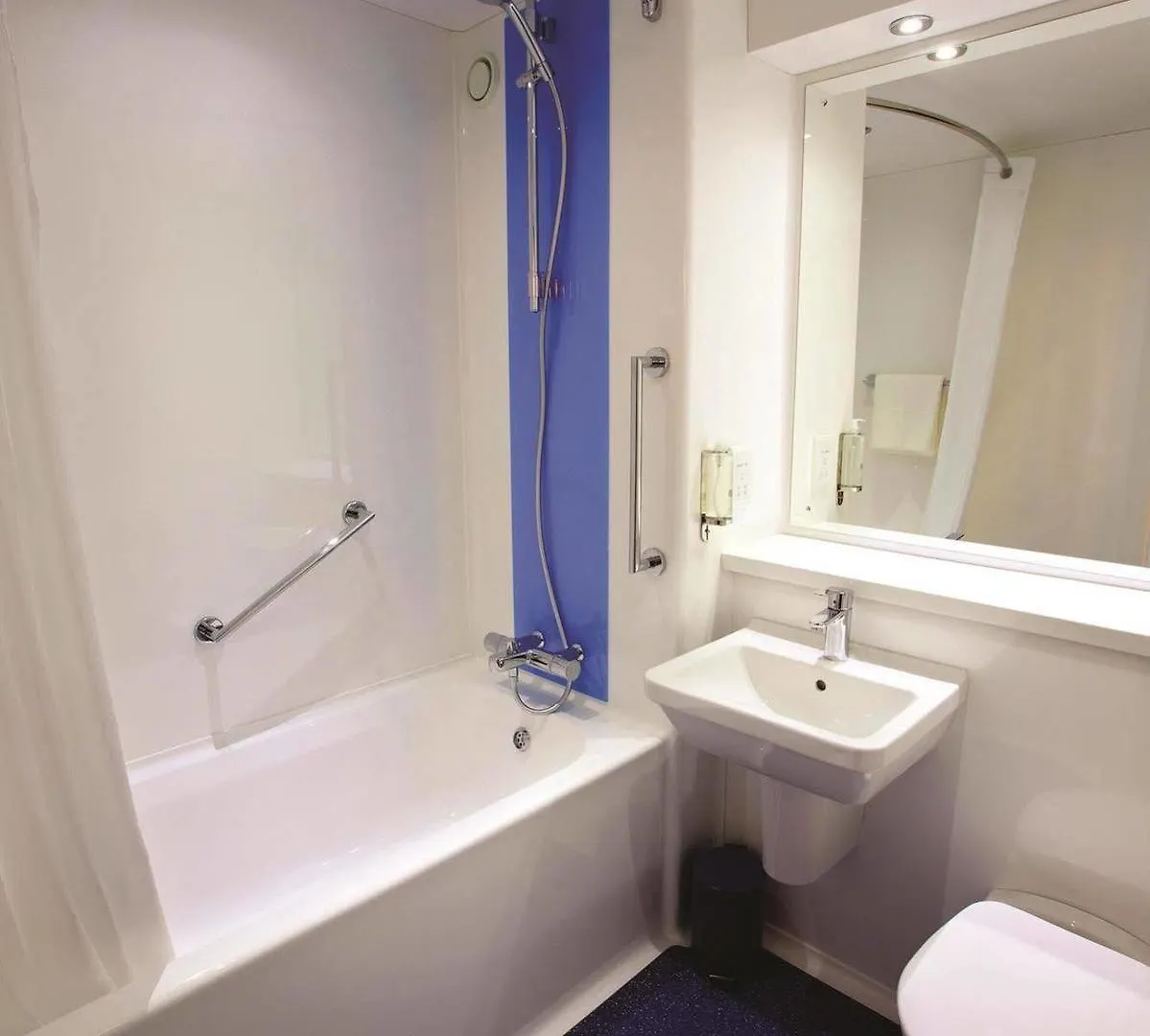 Travelodge Cameron Toll Hotel Edinburgh 3*,